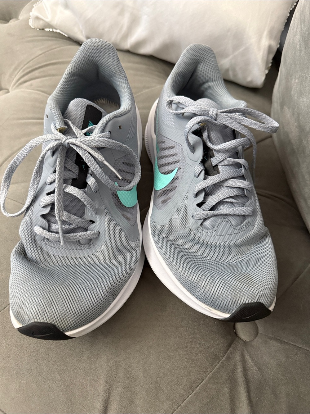 Nike Women’s Light Gray Running Sneakers with Teal Swoosh